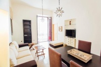 Bright and Central- 2Bd 1Bth- Malhara