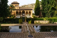 Granada: Alhambra and Generalife Private Tour From Seville